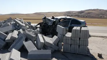 Burdur'da Otomobil Kaza Sonucu Karı Koca Öldü, Çocukları Yaralandı