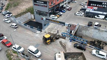 Erzurum Büyükşehir Belediye Başkanı Yakutiye Oto Galericiler Sitesi'ni Yeniliyor