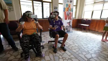 Balıkesir Büyükşehir Belediyesi, Kırsal Mahallelerdeki Çocuklara VR Gözlüğü Tanıtıyor