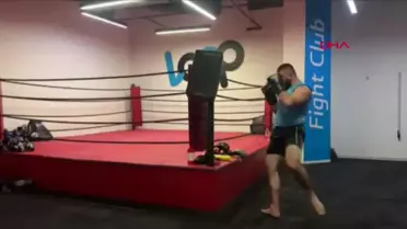 Kick boksçu Muhammed Dursun, Dubai'ye rakipleri yok etmek için gidiyor