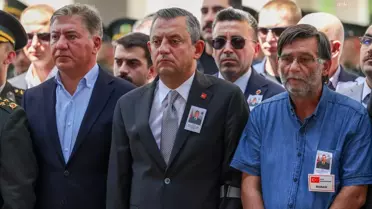 CHP Genel Başkanı Özgür Özel, Şehit Piyade Uzman Çavuş'un Cenaze Törenine Katıldı