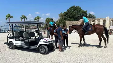 Antalya'da Atlı Jandarma Ekipleri Sahil ve Plajların Güvenliğini Sağlıyor