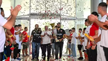 Antalya Muratpaşa Belediyespor Başpehlivanı Enes Doğan Altın Kemeriyle Karşılandı