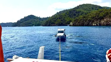 Göcek'te Arızalanan Tekne Kurtarıldı