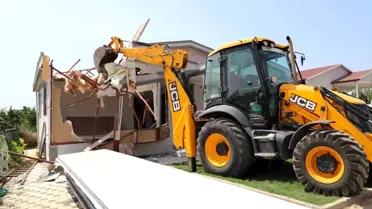 Menderes Belediyesi Tarım Arazilerine Zarar Veren Hobi Bahçelerinin Yıkımına Başladı