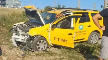 Yalova'da taksi ile otomobil çarpıştı: 5 yaralı