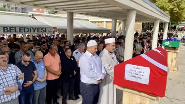 Erzincan'da trafik kazasında hayatını kaybeden polis memuru ve ailesi Kırşehir'de son yolculuğuna uğurlandı