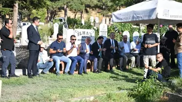 Abdullah Gül, Halasının Cenaze Törenine Katıldı