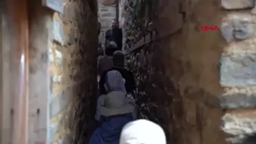 Cumalıkızık'ta dünyanın en dar sokağı turistleri hayran bırakıyor