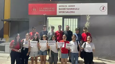 Kemer İlçe Gençlik ve Spor Müdürlüğü, başarılı öğrencileri Antalyaspor-Atakaş Hatayspor maçına götürdü