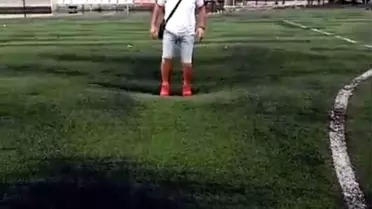 Samsun'da Şiddetli Yağış Sonucu Sentetik Çim Saha Suyla Doldu