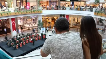 İzmir'de Ege Ordusu Bölge Bandosu Zafer Bayramı konseri verdi