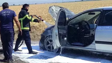 Hatay'da seyir halindeyken motor kısmı alev alan otomobilde hasar oluştu