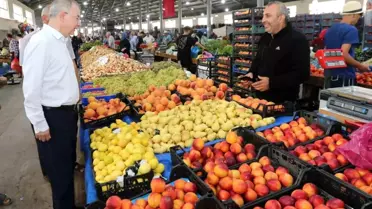 Amasya Valisi İstasyon Semt Pazarı'nda Esnafları Ziyaret Etti