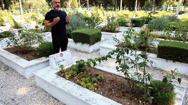 Adana'da 30 Ağustos Zafer Bayramı öncesi Asri Mezarlık Garnizon Şehitliği'ndeki 96 isimsiz şehit unutulmadı