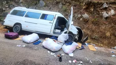 Alanya'da freni boşalan minibüs kaza yaptı: 6 kişi yaralandı