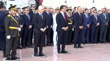 30 Ağustos Zafer Bayramı'nda Cumhuriyet Anıtı'na çelenk bırakıldı