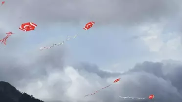 Gümüşhane'de 30 Ağustos Zafer Bayramı için uçurtma şenliği düzenlendi