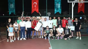 Nilüfer Belediyesi'nin düzenlediği 30 Ağustos Gençlik Turnuvası'nda ödüller sahiplerini buldu