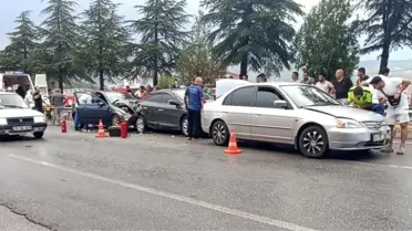 Denizli'de 6 aracın karıştığı zincirleme trafik kazasında 5 kişi yaralandı