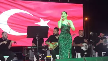 İzmir'in Kiraz ilçesinde Zafer Bayramı fener alayı düzenlendi