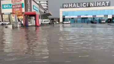 Ankara'da sağanak ve dolu yağışı: Cadde ve sokaklar göle döndü, iş yerleri su bastı