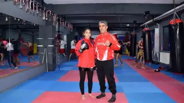 Özlem Melek Korkmaz Kick Boks Gençler Dünya Şampiyonası'nda Altın Madalya Kazandı