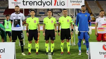 Erzurumspor Kaptanı Mustafa Yumlu, Eski Arkadaşını Anmak İçin Sahaya Tişörtle Çıktı