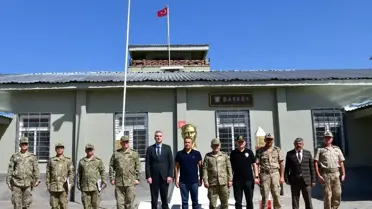 Ardahan Valisi Çiçek, Sınırdaki Mehmetçiklere Moral Ziyareti Gerçekleştirdi