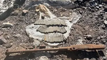 Hakkari'de PKK'ya Yönelik Operasyonda Büyük Miktarda Silah ve Patlayıcı Ele Ge geçirildi