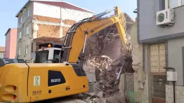 Osmangazi Belediyesi Metruk Binaları Yıkmaya Devam Ediyor