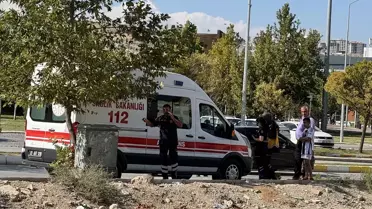 Elazığ'da Ambulans ile Hafif Ticari Araç Çarpıştı: 2 Yaralı