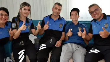 Zihinsel Engelli Genç, Hayalini Gerçekleştirerek Polis Üniforması Giydi