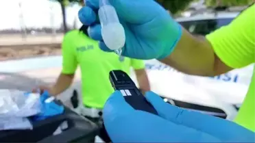 Adana'da Trafik Polislerinden Uyuşturucu ve Alkol Uyarısı