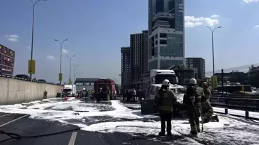 E-5 Karayolu'nda Araç Yangını: D-100 Trafiğe Kapandı