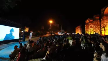 Selçuk Belediyesi, Zafer Haftası etkinlikleri kapsamında Yazlık Sinema Gecesi düzenledi