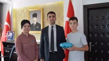 İpsala Kaymakamı LGS'de dereceye giren öğrencileri ödüllendirdi