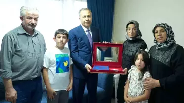 Bakan Yerlikaya'dan Şehit Polis Ailesine Ziyaret