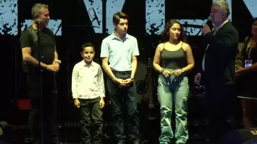 Haluk Levent Bergama Kermesi'nde sahne aldı