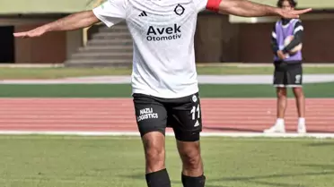 Altay'ın 43 yaşındaki golcüsü Murat Uluç, TFF 2. Lig'de gol atan en yaşlı oyuncu oldu