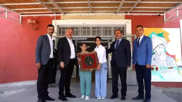 Melikgazi Belediye Başkanı Öğrencilere Kırtasiye Dağıttı