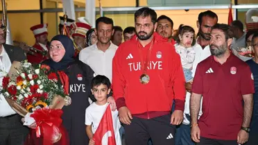 Paralimpik Şampiyonlar Ankara'ya Döndü