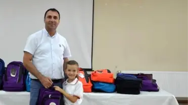 Beylikova Belediyesi İlkokul Öğrencilerine Kırtasiye Seti Hediye Ediyor