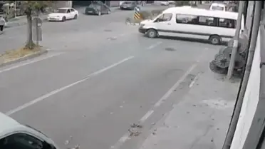 Bursa'da Dikkatsiz Minibüs Kazası