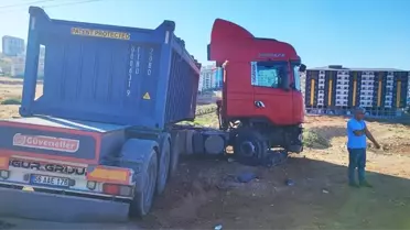 Siirt'te TIR-Otomobil Çarpışması: 5 Yaralı