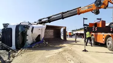 Sultanbeyli'de Hafriyat Kamyonu Kazası