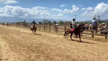 Ödemiş'te Geleneksel Rahvan At Yarışları Coşkuyla Gerçekleşti