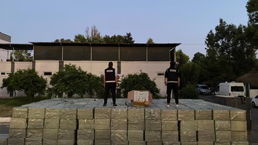 Mersin'de Kaçak Sigara Kağıdı Operasyonu