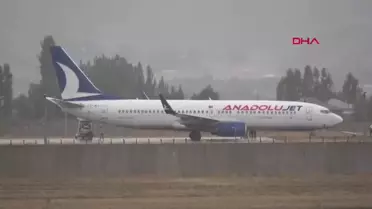 Hakkari'de Yolcu Uçağı Pistten Çıktı