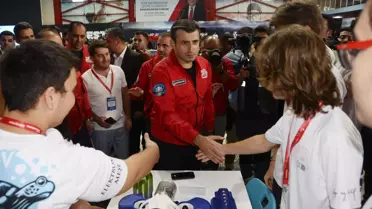Bayraktar, Mersin'deki TEKNOFEST'ler ile Gençlerle Buluştu